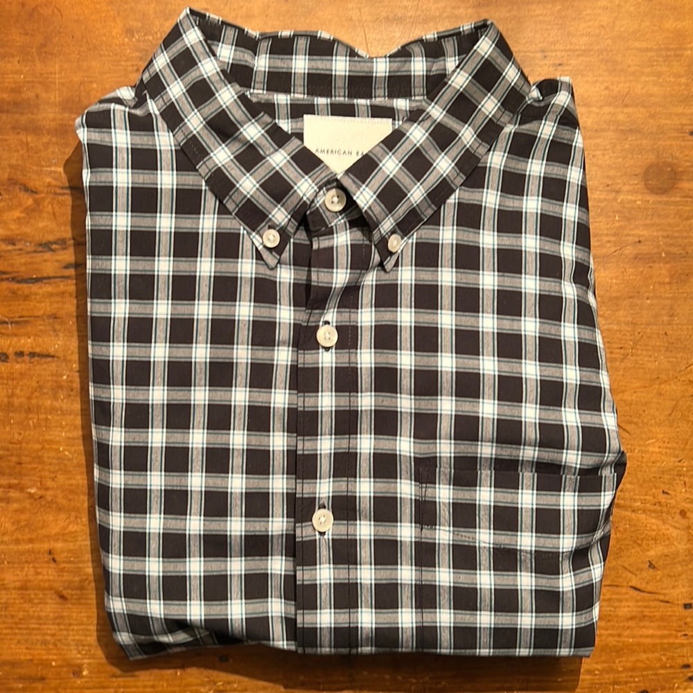 American Eagle long-sleeve plaid button-up shirt